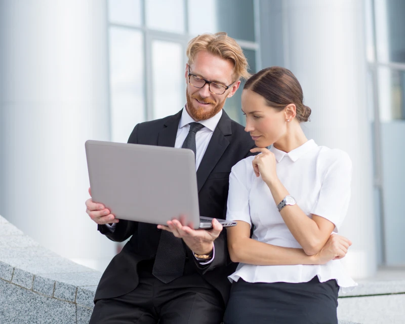 An expert from Greenfields providing managing director services by consulting with a client over a laptop.