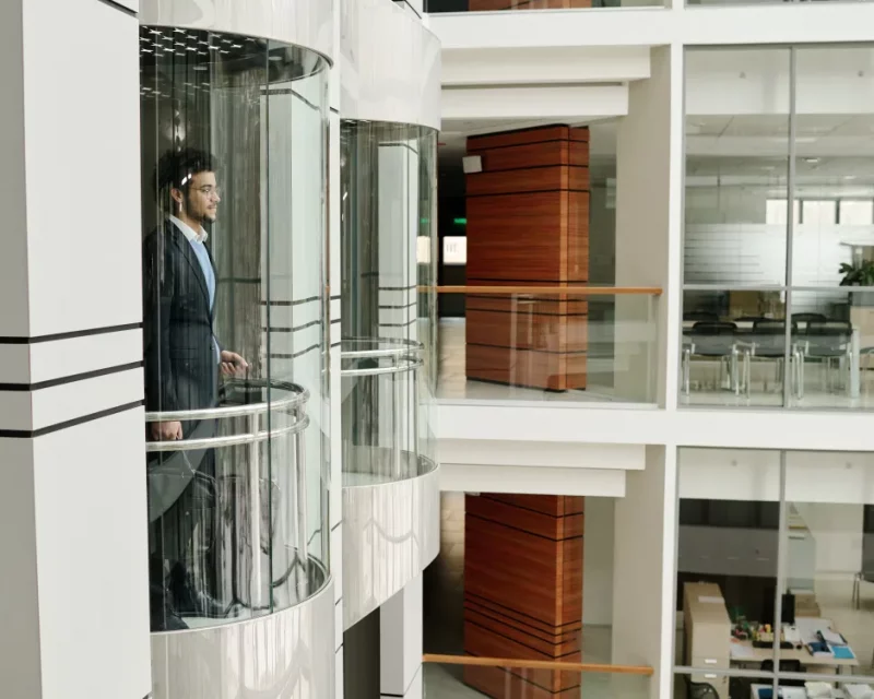 Modernes Bürogebäude in Frankfurt, passend zur Struktur einer deutschen Vorratsgesellschaft GmbH von Greenfields.